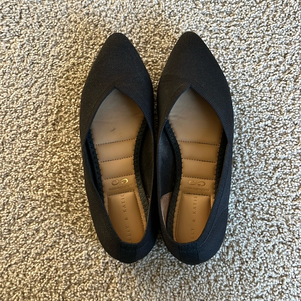 Kelly and Katie black pointed fabric flats size 6.5